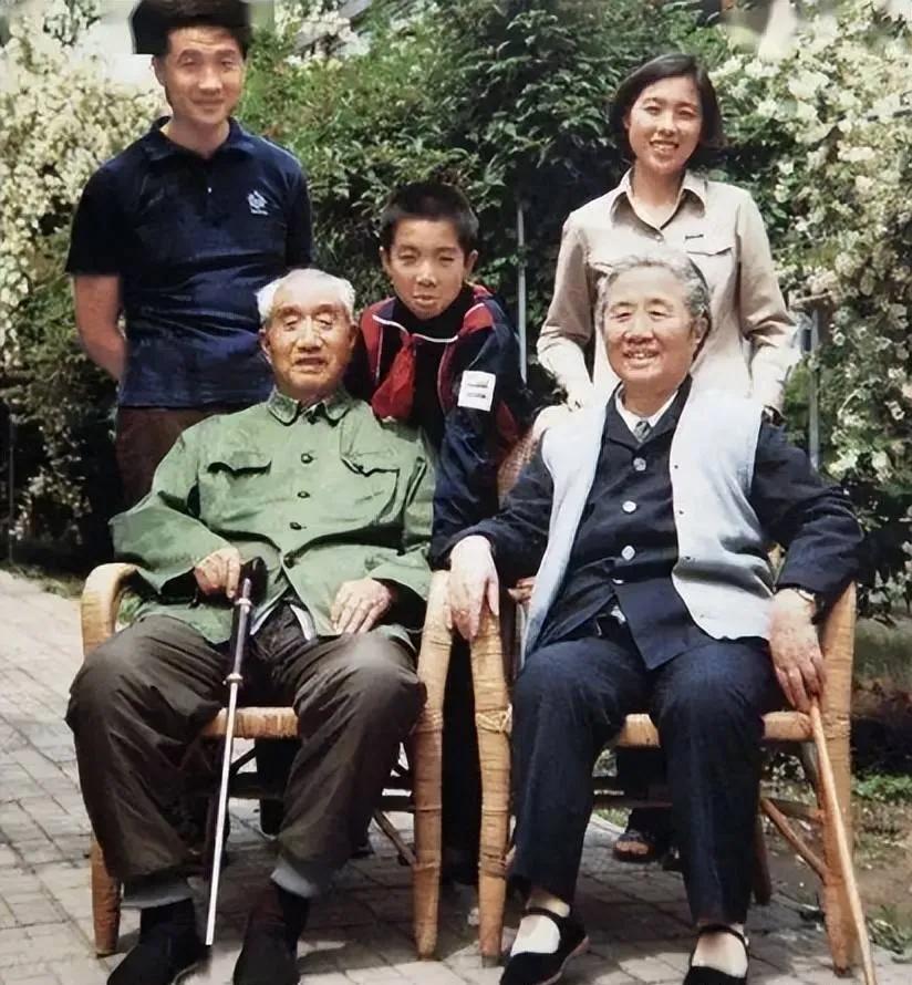 1968年,黄杰要和徐向前离婚,徐:这么多年来,我还不了解你吗? - 知乎