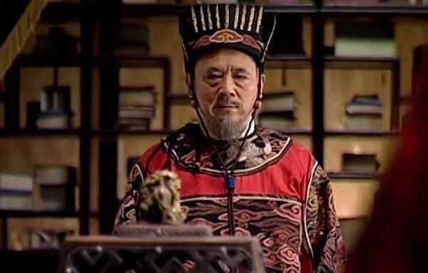 严嵩表示首相的位置,严世蕃坐不上,只有徐阶能坐