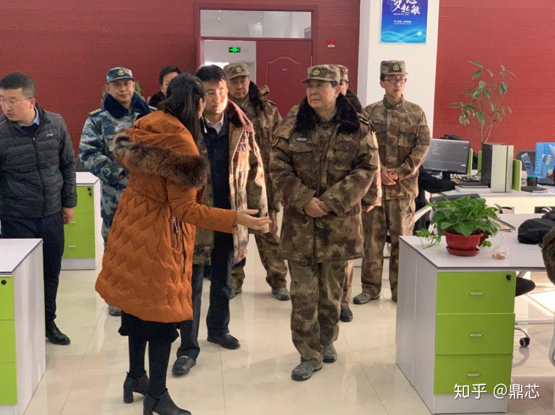 中国人民解放军内蒙古军区政委王炳跃莅临鼎芯科技参观考察