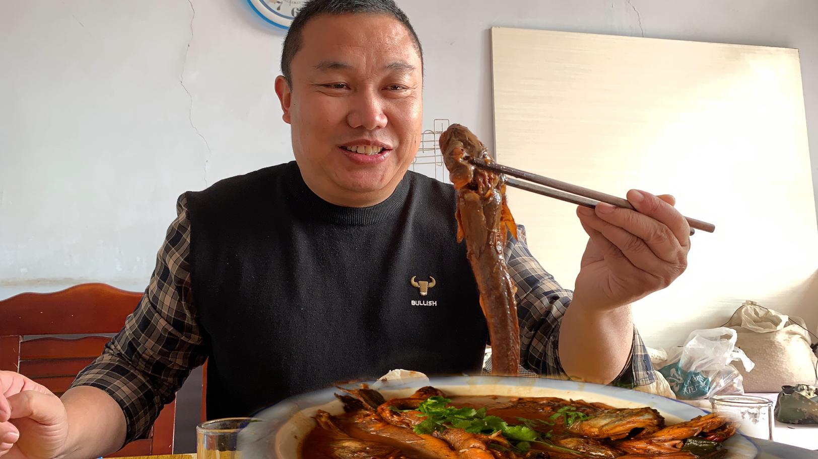 宁静的农家院简单的农家饭听二舅讲过去的事儿满满的自豪感