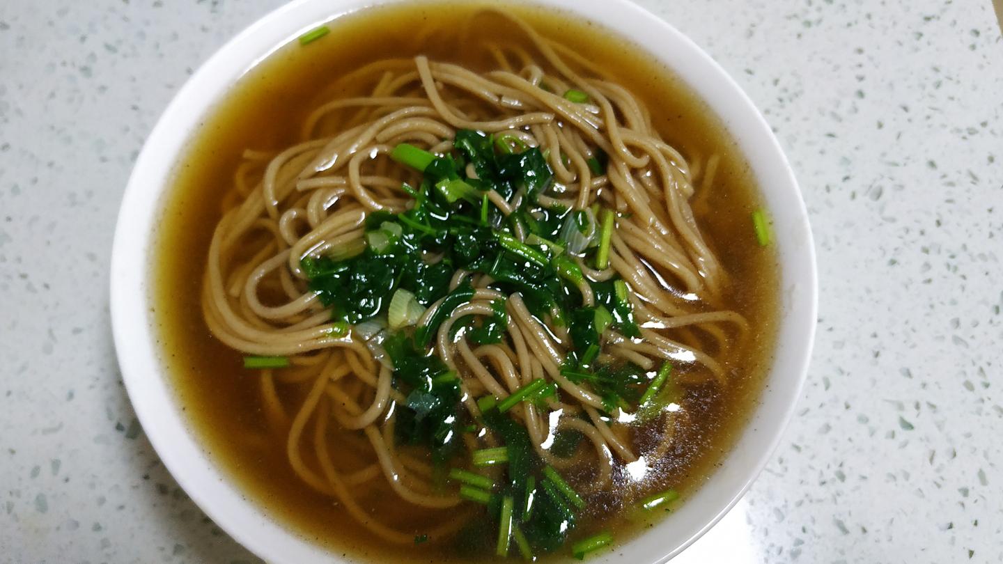 雨后微凉正是吃面的好时机风味独特的荞面河捞煮起来