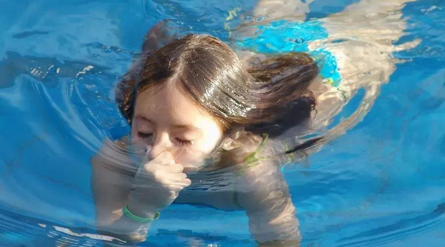 三分钟潜水教学 水下到底如何呼吸 最详细的手把手教学 知乎