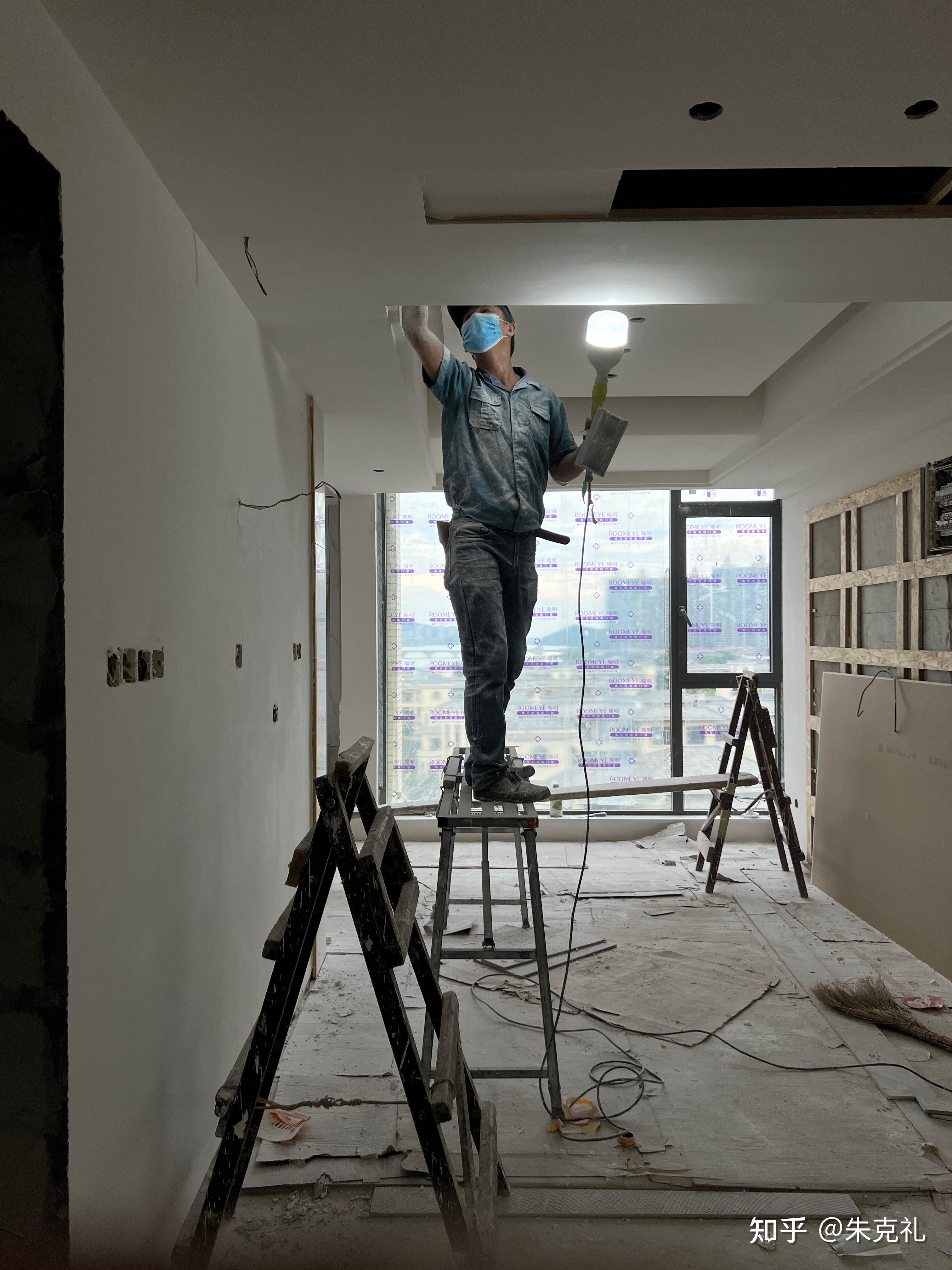 设计工地日常|打磨刷漆