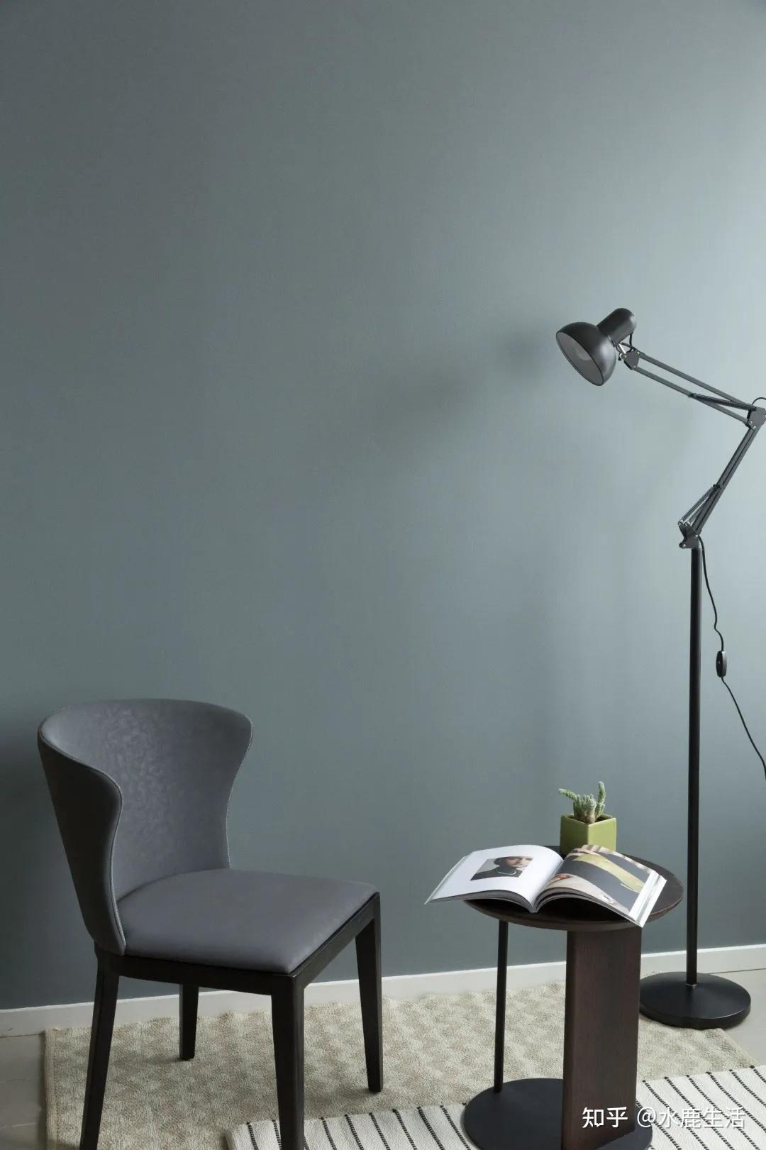 轻松打造悠闲的居心地△配色方案参考青灰色介于灰与蓝之间,像一面