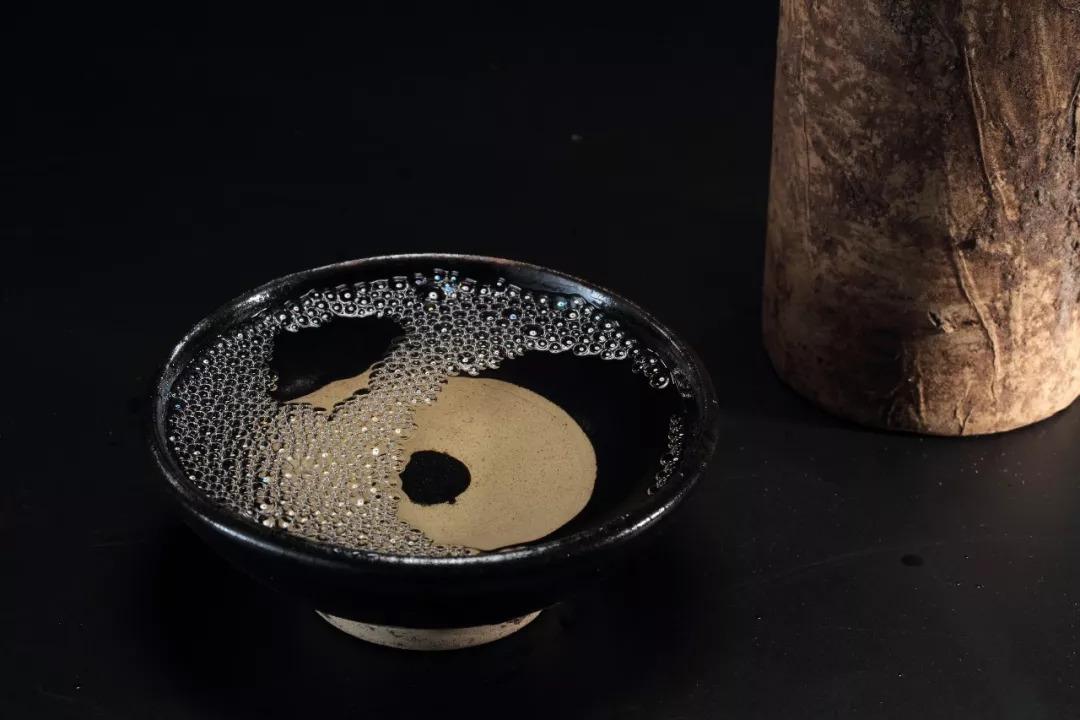 如何辨别白酒真假酒花