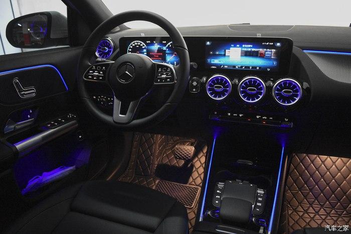 方向盘上右边按键控制右屏蓝色氛围灯蓝色氛围灯隔热棉隔热棉主驾脚垫