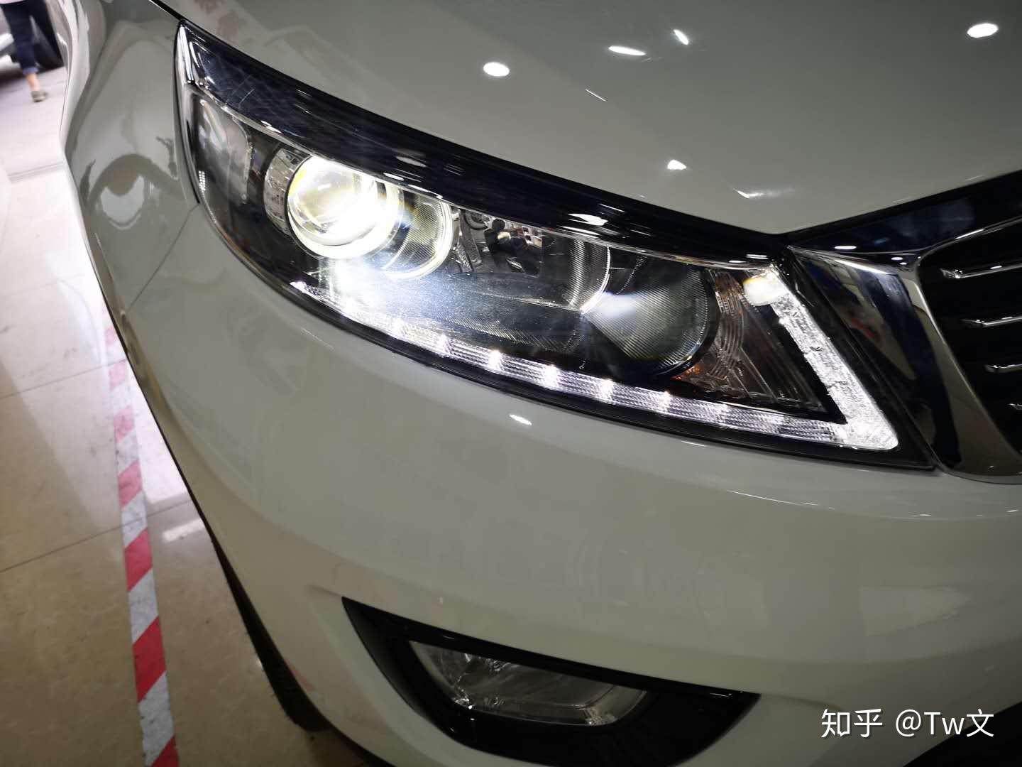 车灯升级后室内右大灯效果车灯升级后室内左大灯效果车灯升级后室内右