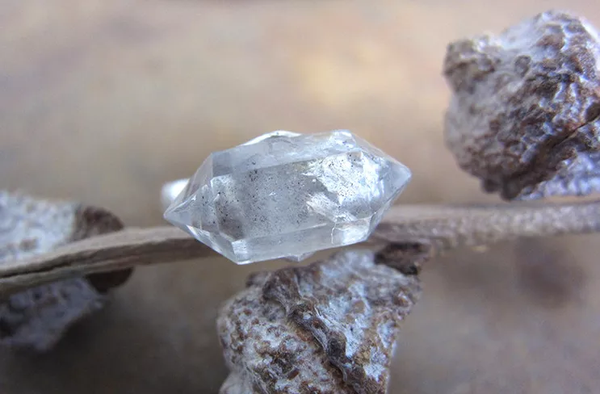 来奉上晶莹剔透的水晶摆件