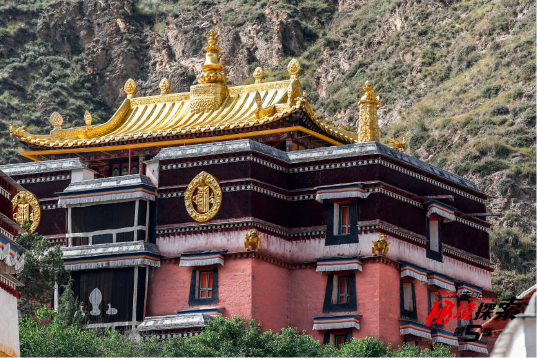 寺内还设显宗闻思,密宗上,下续部,时轮,医药,喜金刚六大学院,研究范围