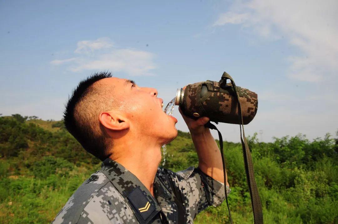 三首必读原创诗词,带你感受兵哥写就的夏日训练场! - 知乎