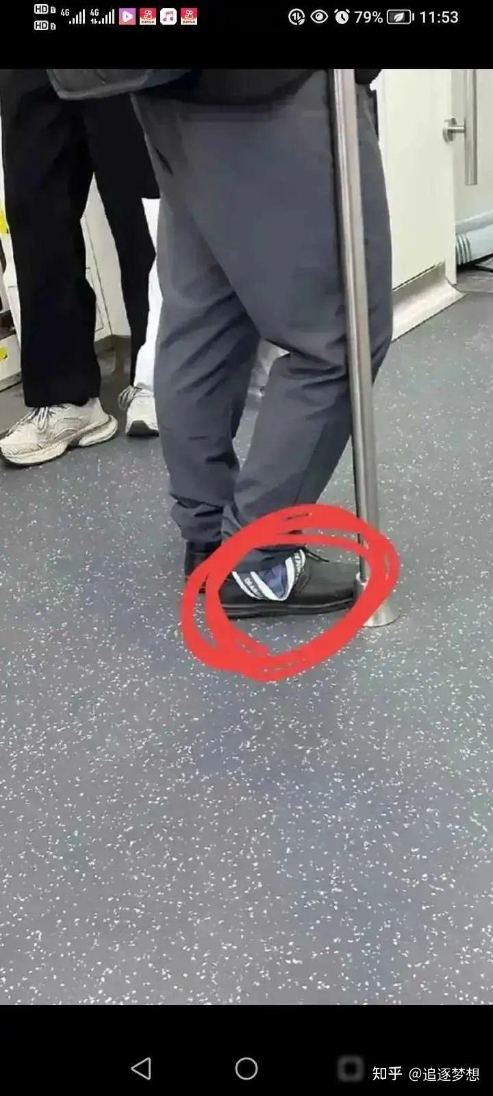 裤衩掉了!这到底是怎么回事?