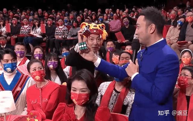 年春晚亮点足,沈腾马丽小品笑中带泪,张小斐大衣成全场焦点 - 知乎