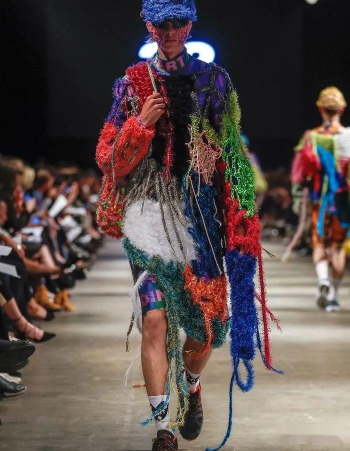 芬兰针织服装设计师juhavehmaanper01用柔软的纱线打破男装的刻板