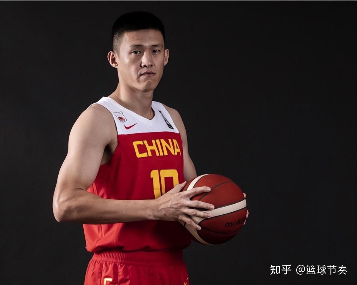 老将当家33岁周鹏仍是中国第一前锋球迷未来谁能接他的班