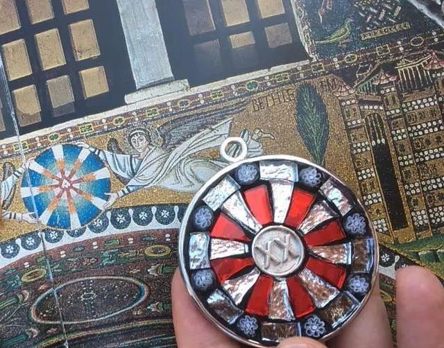 世界文化遗产:拉文纳古迹中的马赛克:圣维塔莱教堂,约540年(查士丁尼