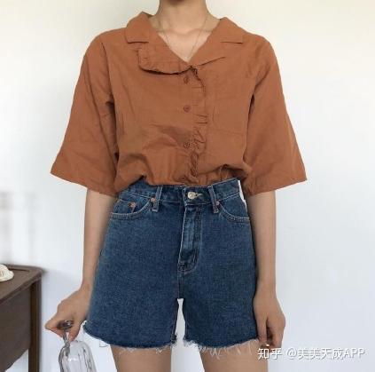 女生夏季短裤穿搭风格指南 v2-ce9e41b11f69a6eabce58589dee5faec_r.jpg