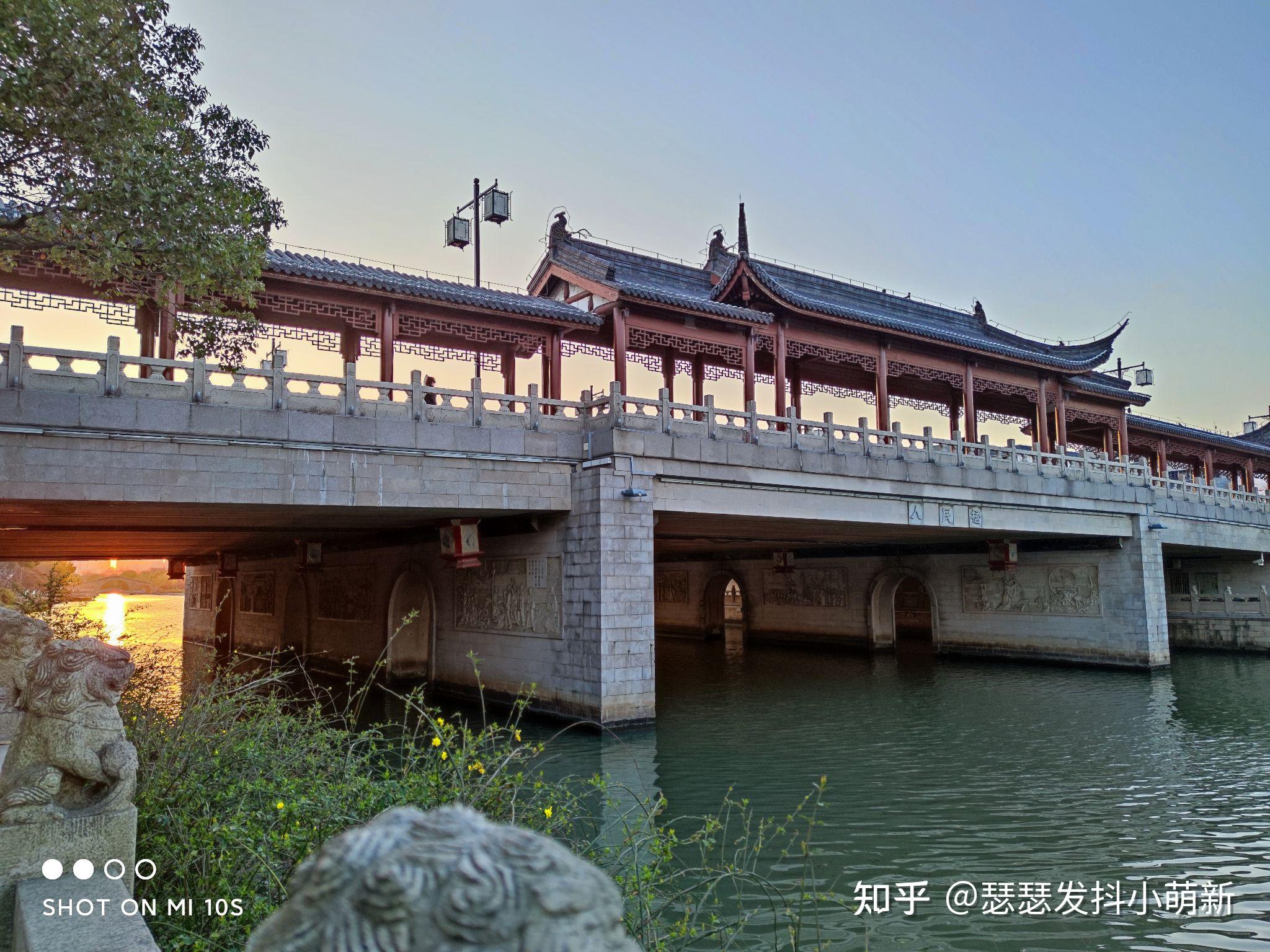 拍照上,小米10s完整继承了小米10的成熟而又优秀的相机模组.