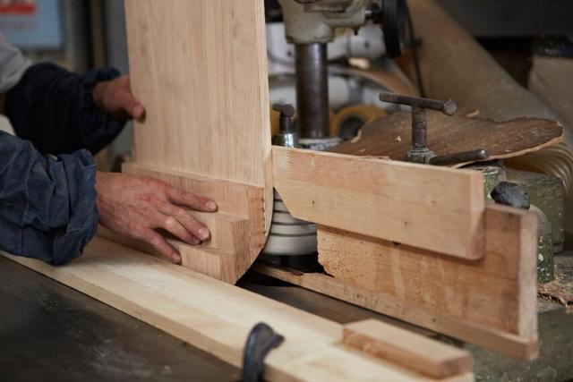 实木家具生产加工时应注意的事项