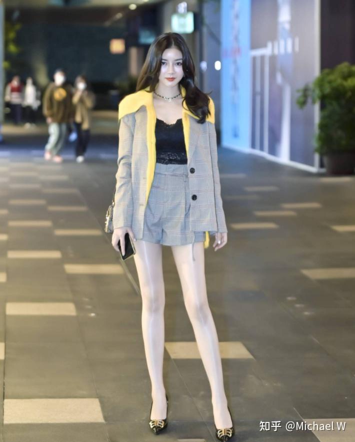 走过路过不要错过新鲜出炉的美女街拍看一波