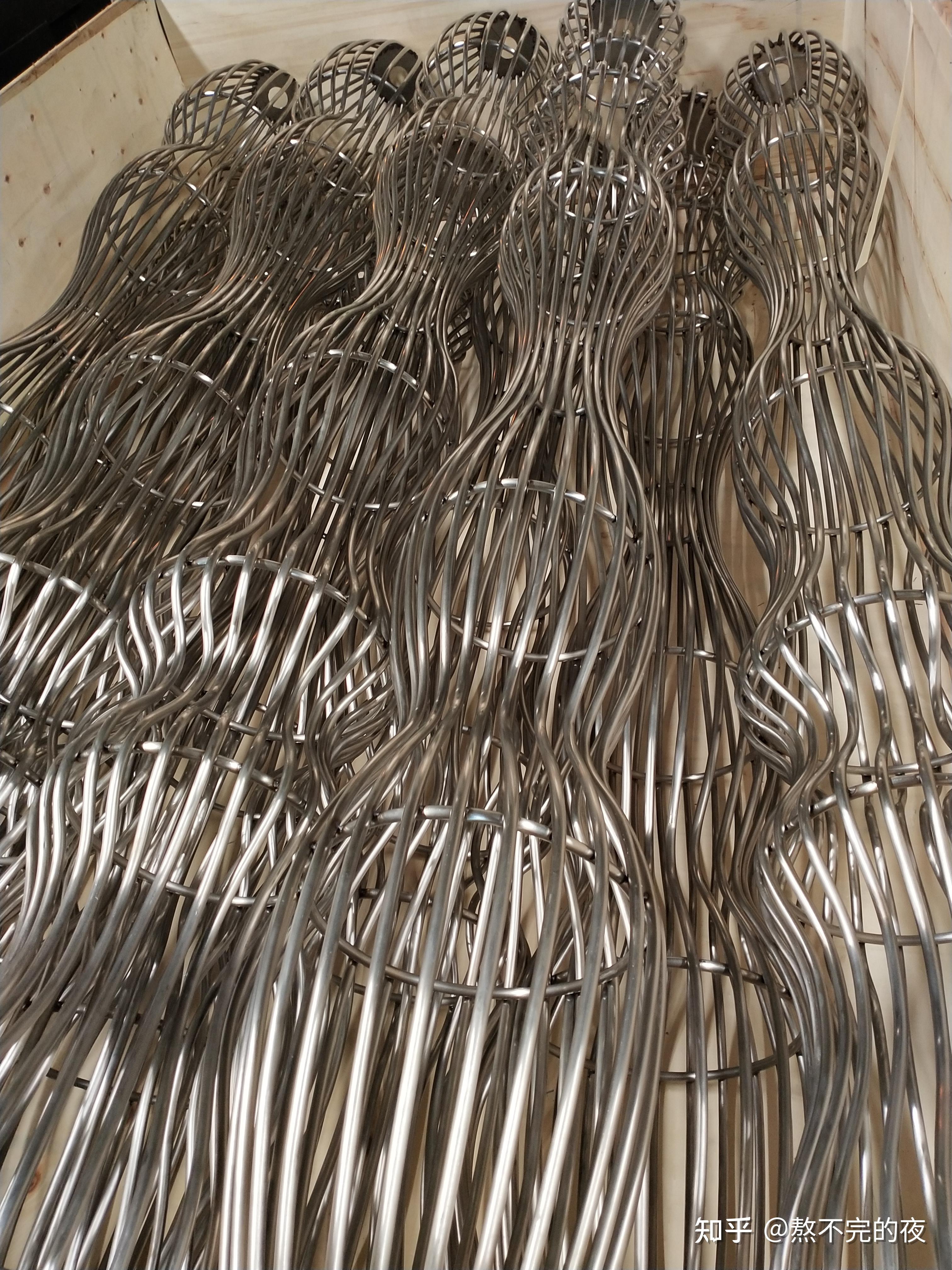 不锈钢灯笼柱很有特色吧大型工艺艺术品