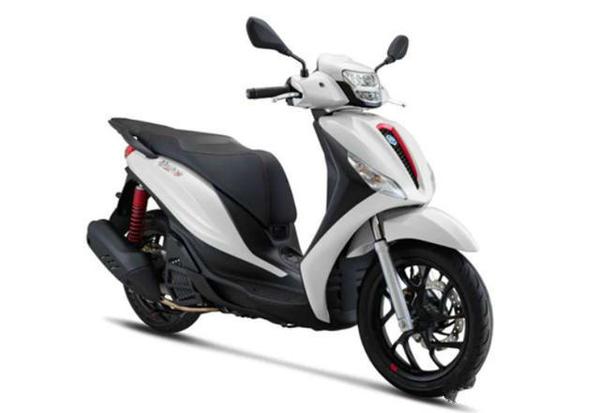 售价2 万 比亚乔高价新踏板亮相 配置高级 坐桶能放2个头盔 知乎