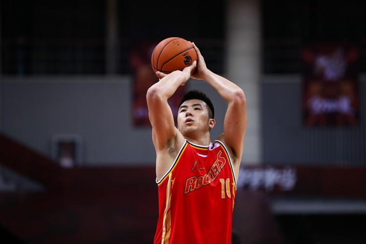 直播吧7月27日讯 八一队球员邹雨宸更新个人社交媒体,发表了自己对