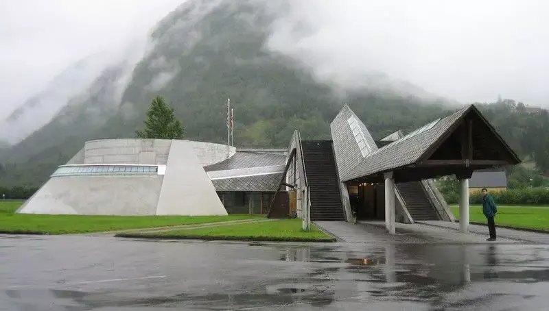 挪威还拥有足以媲美欧洲老牌国家或美国的纯粹而绚烂的艺术文化