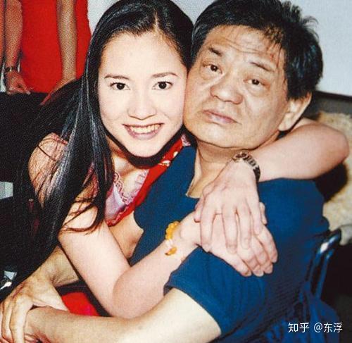 郑艳丽生活沙粒里中雕磨出的美人