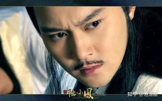 张智霖出生在一个演艺世家,他的舅父是香港电影演员曹查理,曾和周星驰