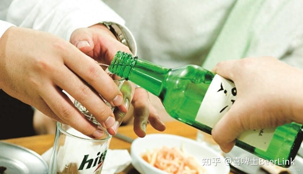 敬酒不对视会不性福?不同国家让人捧腹的干杯习俗 - 知乎