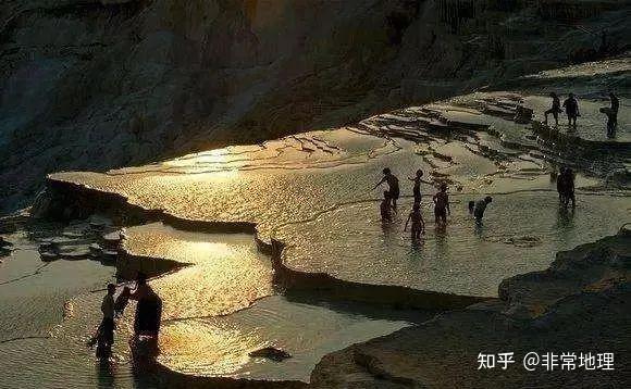 澳大利亚大陆南部,美国肯塔基和印第安纳州,我国的云贵高原及滇南谷地