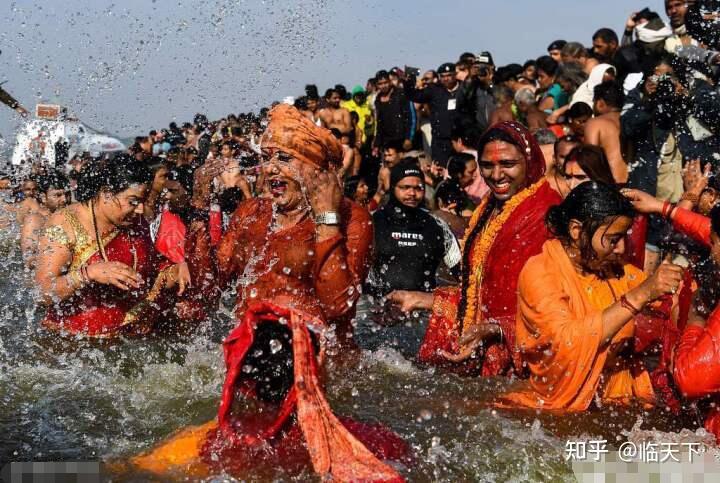 印度大壶节(kumbh mela):数百万信徒沐浴净身