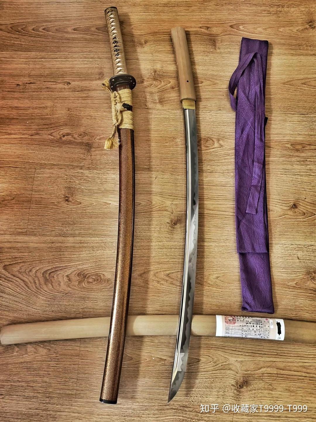 为什么日本刀的刀条有的镜面的还有的是刀背是黑的刀刃是白色的