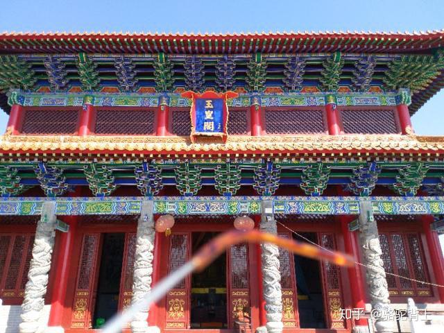 玉皇阁滑县万古镇玉皇阁内的玉皇大帝,铜像高达9.5米,体现了九五之尊.