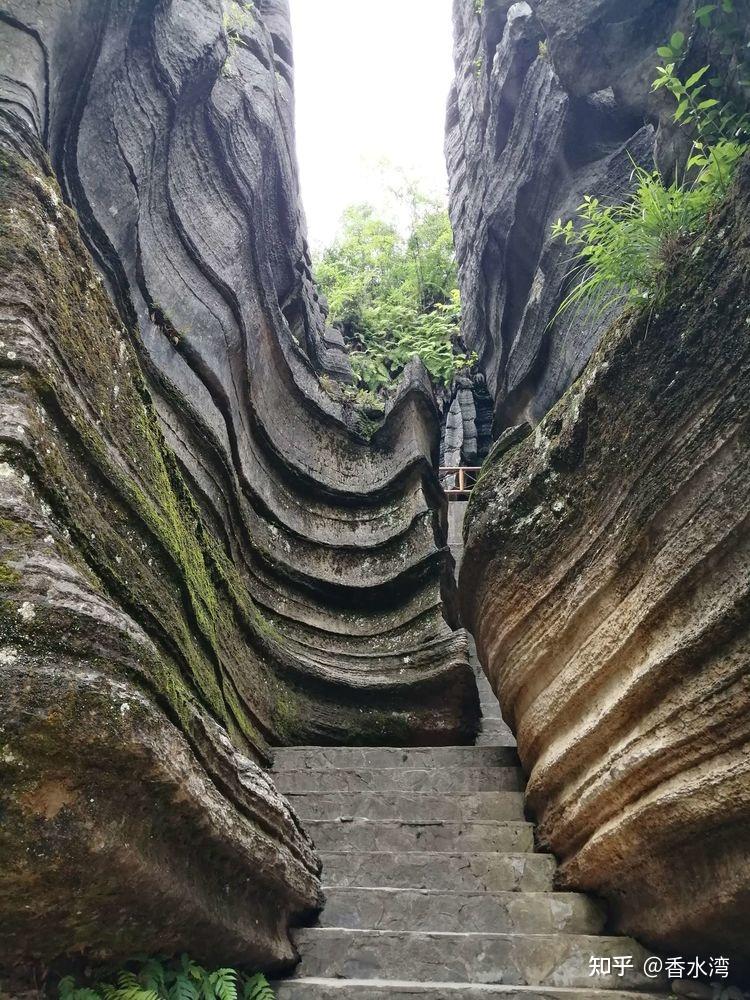 梭步垭石林图片