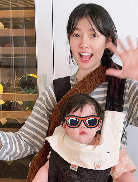 向佐晒郭碧婷带娃照光艳明星变素人原来天下宝妈都一样