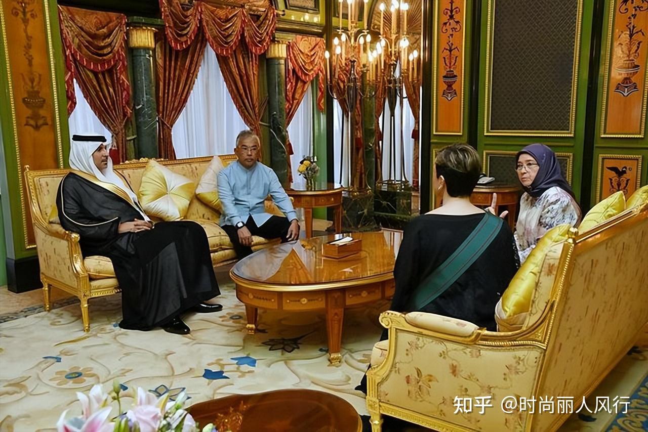 不丹王后带三胎小公主去文莱参加婚礼！她穿粉裙超嫩，公主萌翻了- 知乎