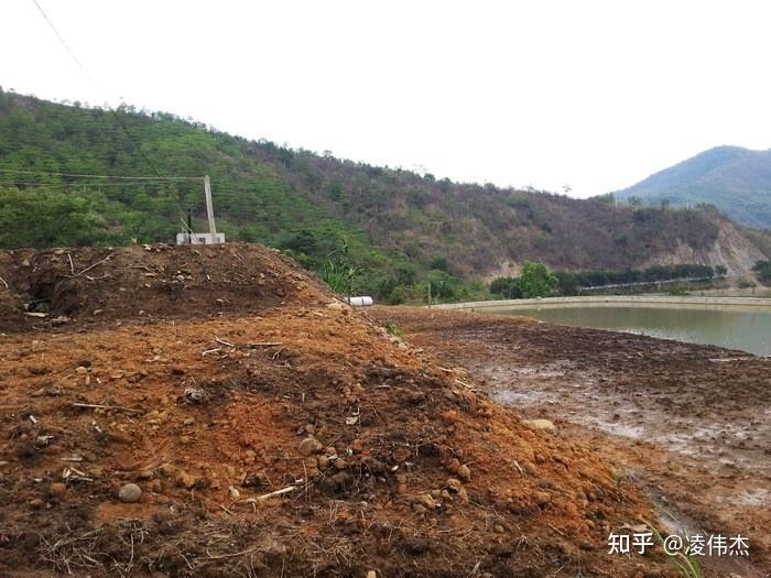 好地無疑,只是形巒上的缺陷也不少,如前面朝山有點近壓,而且近水割腳