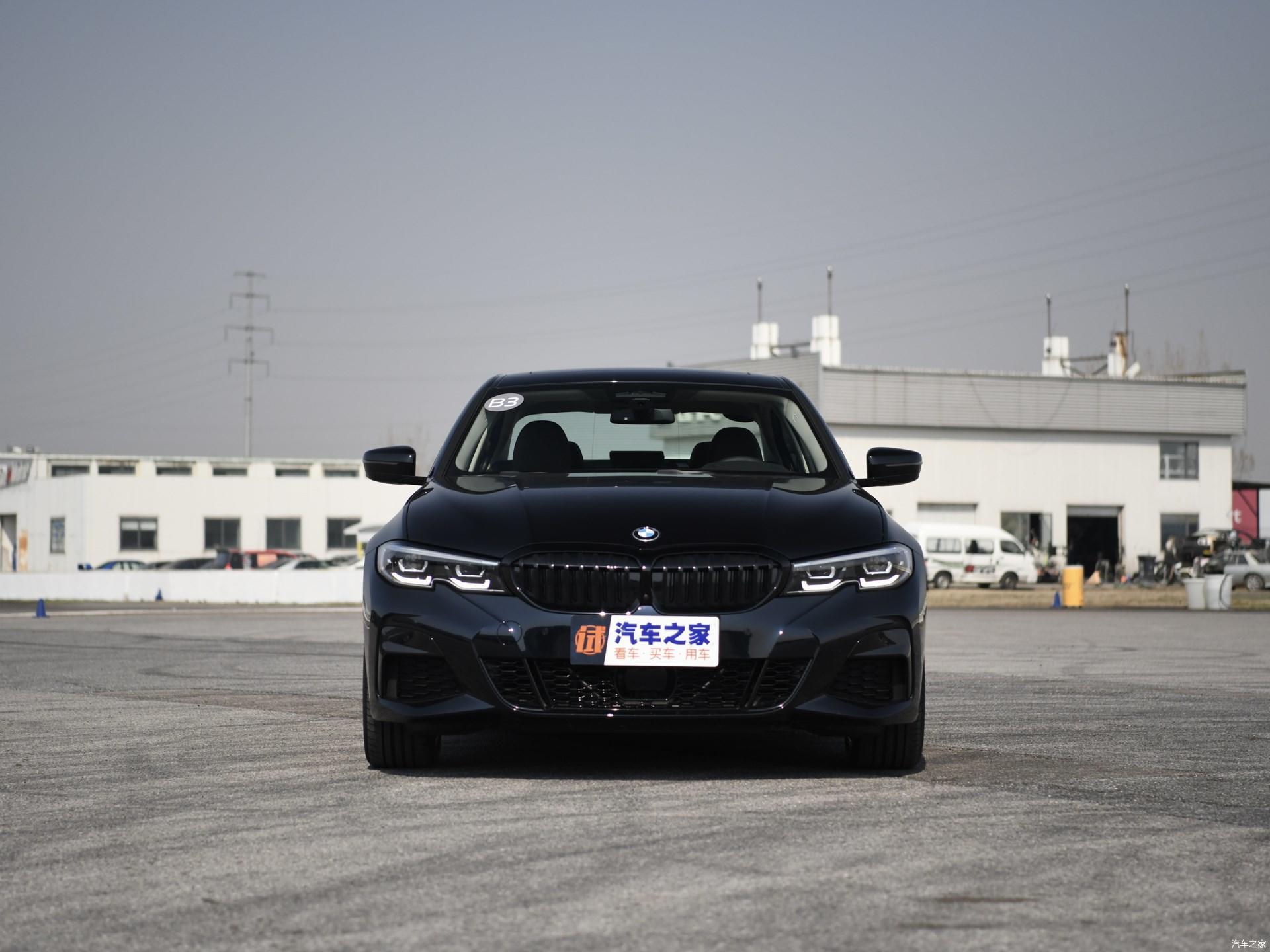 山路试驾宝马330i,操控性能一般,还是一如既往的舒适.