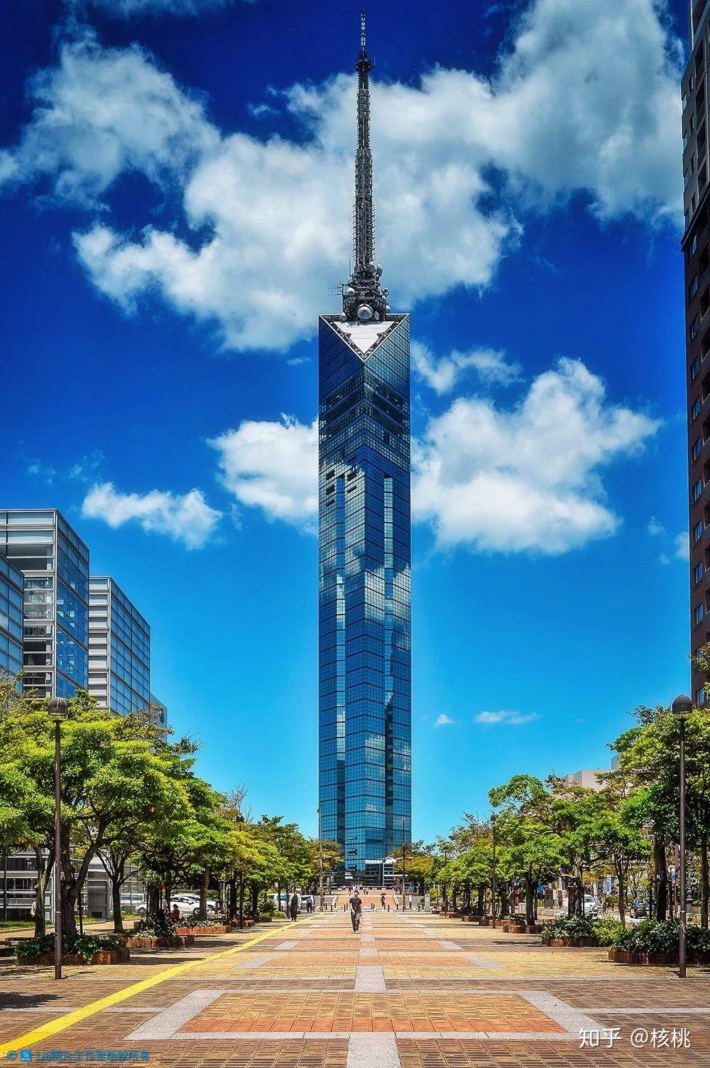 高塔是地标建筑中,最常见的一类,但是随着超高层建筑的「大众化」