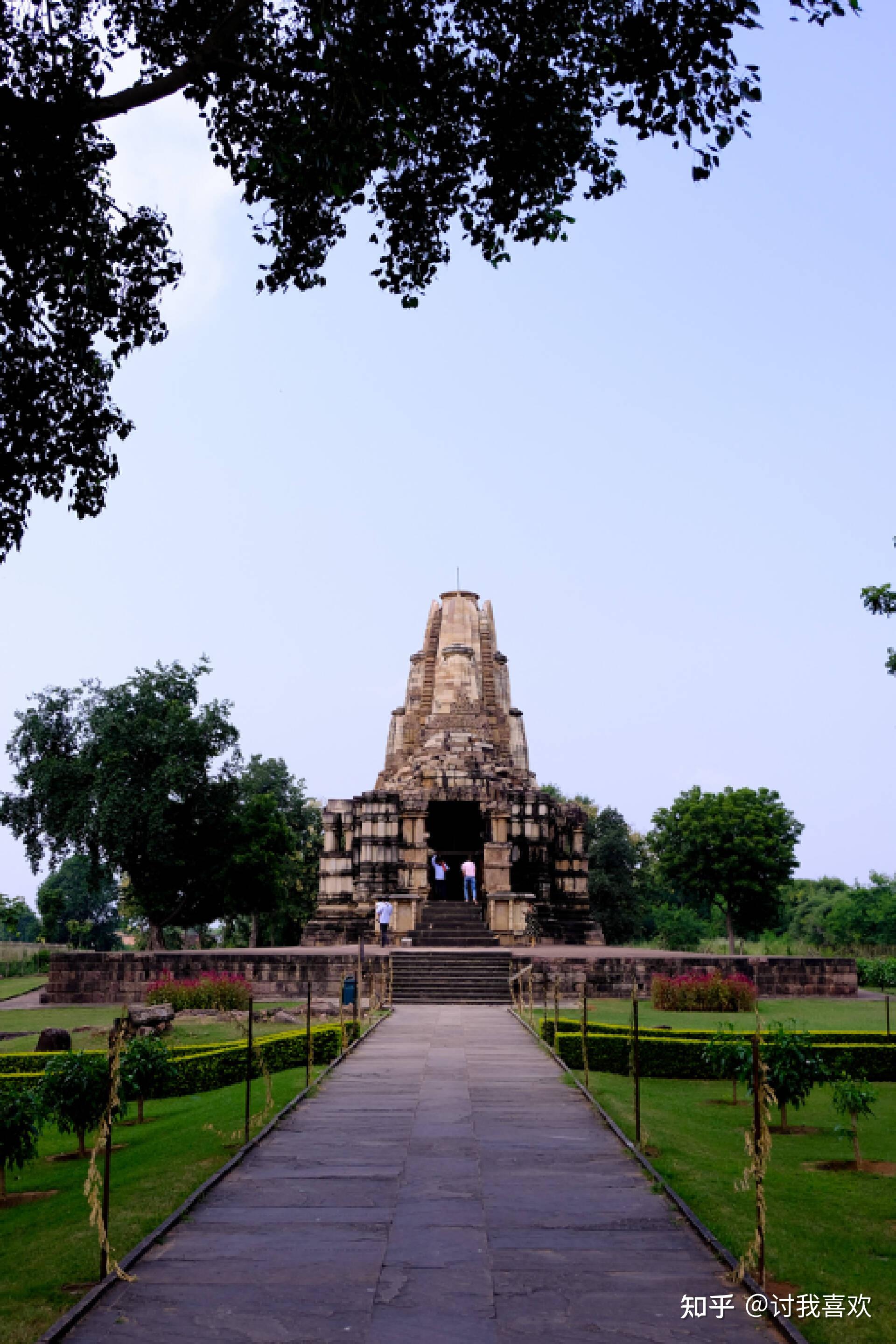 克久拉霍位于印度中央邦,位于大家熟悉的印度首都新德里到恒河圣城