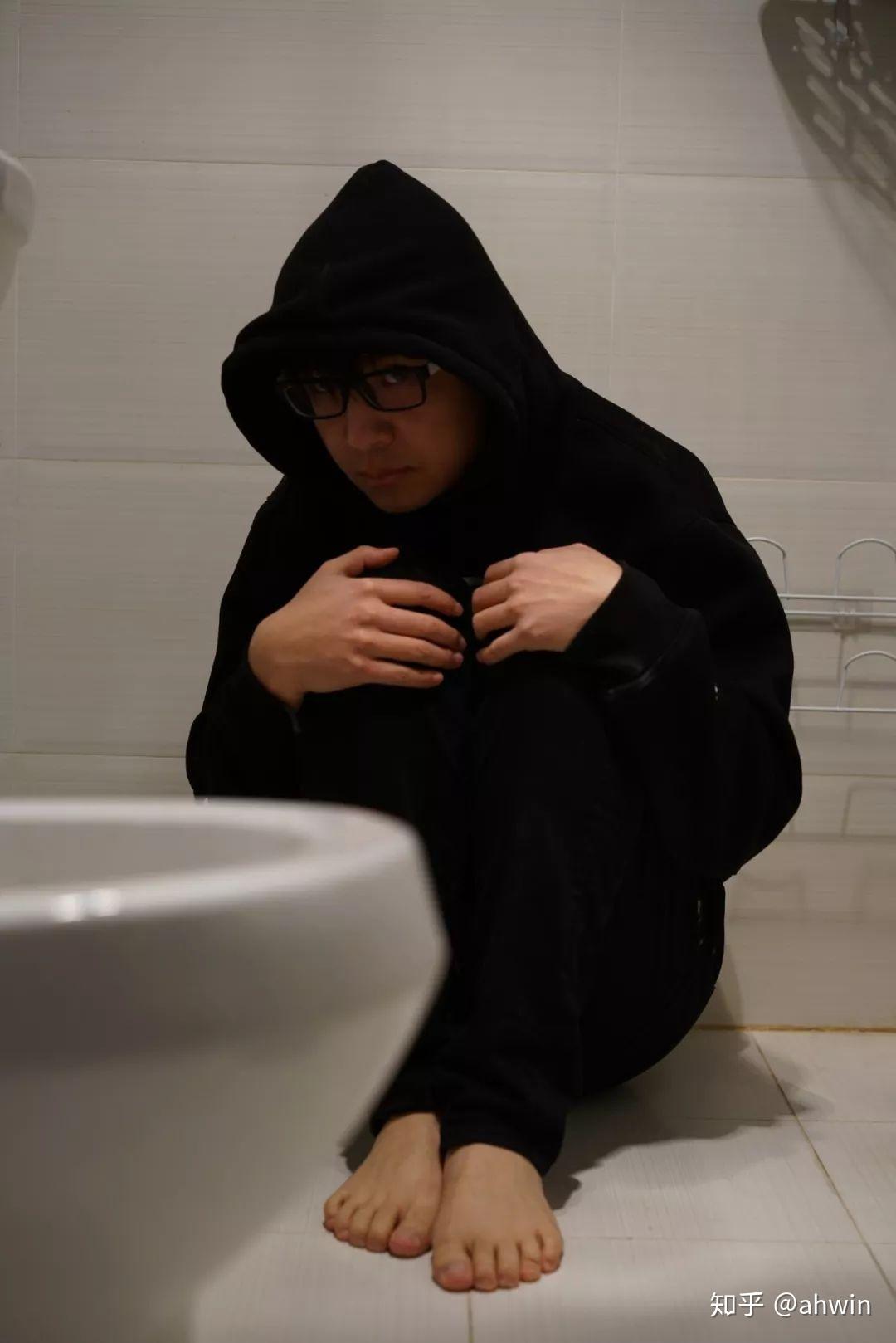 001 我在厕所的自拍 - 知乎