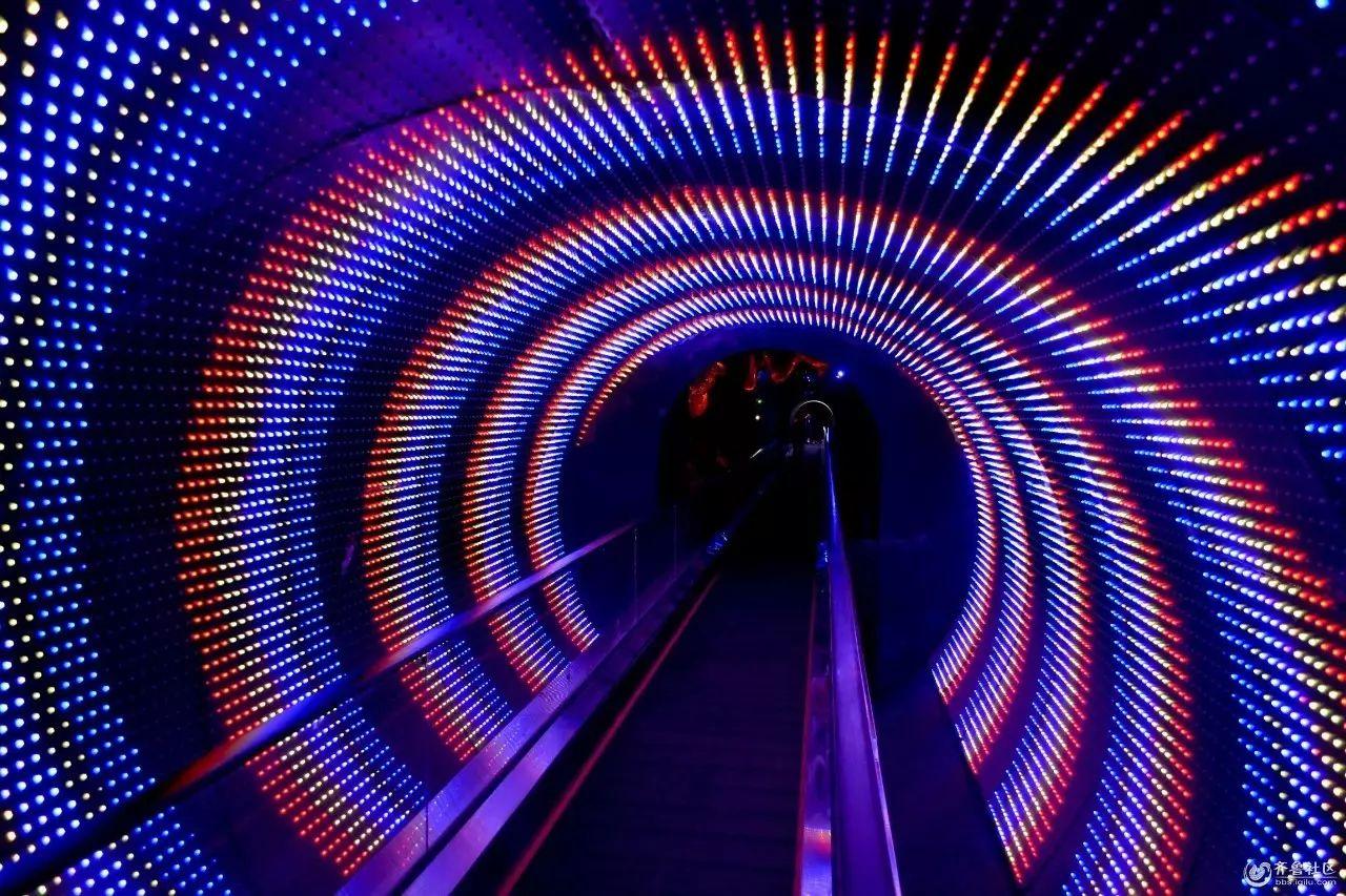 中国第一条越江行人隧道:上海外滩观光隧道经常在各类旅游攻略中出现