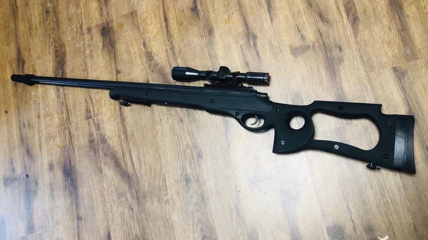 锌合金材质,供弹方式为弹匣弹簧压力供弹,参考原型为bison的相关产品