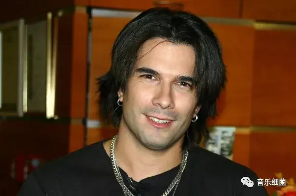 莎拉蔻娜和马克的故事以lovetobelovedbyyou开始以justonelastdance