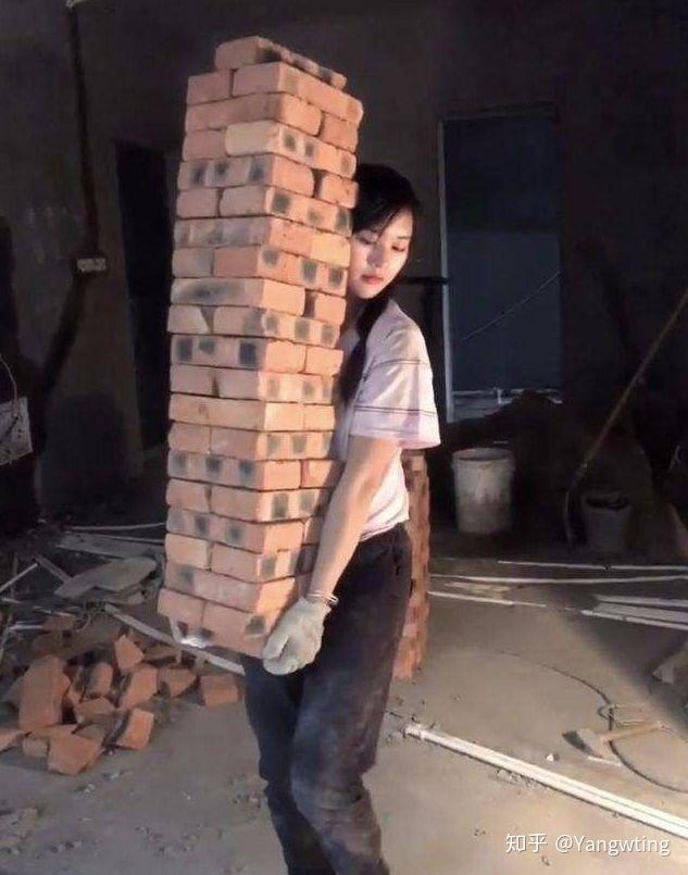 亲爱的,对不起!我双手抱砖,就没法抱你,我放下砖头,就没法养你.