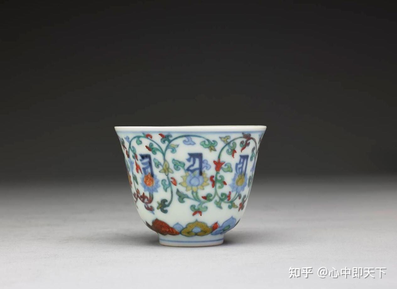 中国古美術 ☆ 瓷器工芸 ☆ 明 成化年製款 斗彩開片纏枝蓮四方杯☆ 文