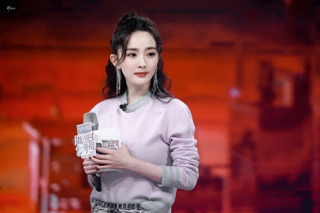 杨幂壁纸:追星不只花痴和尖叫,还有感动和成长