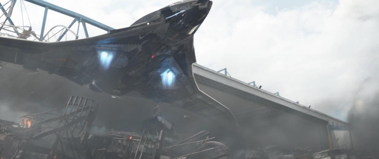 机腹拥有可开闭的舱门口,用于投放物资与低空投放陆地载具.