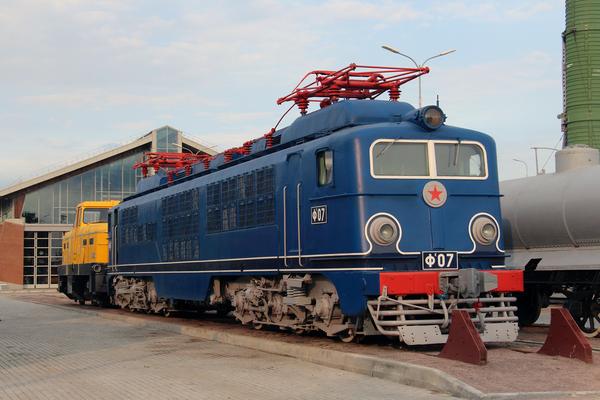 铁道科普中国铁路6y2型电力机车的兄弟机车苏联铁路f型电力机车